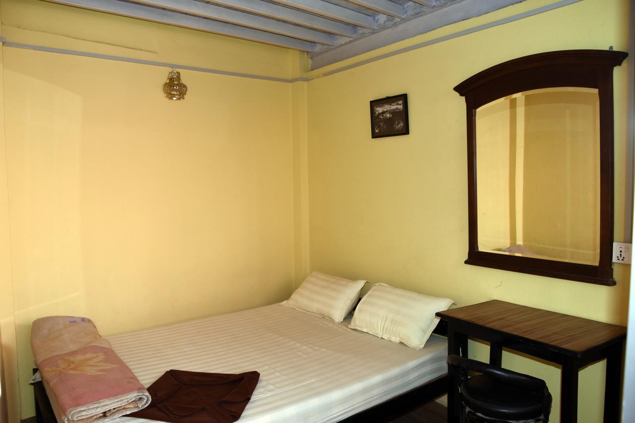 Beehive Hostel Kathmandu Esterno foto