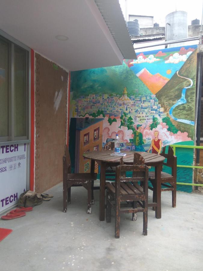 Beehive Hostel Kathmandu Esterno foto